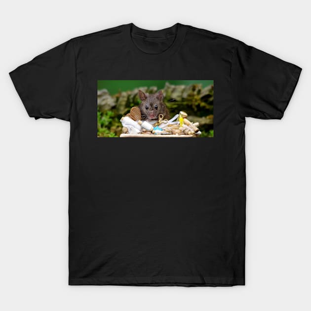 mouse making masks T-Shirt by Simon-dell